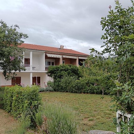 Apartments Lana สตารีกราด-ปาเคลนีซา ภายนอก รูปภาพ